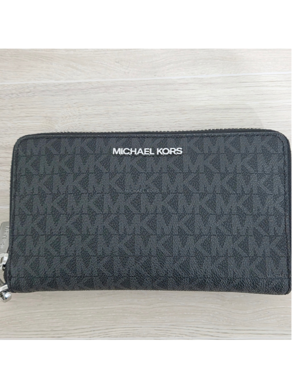 Michael Kors Jet Set Travel Wristlet Wallet Black Grey